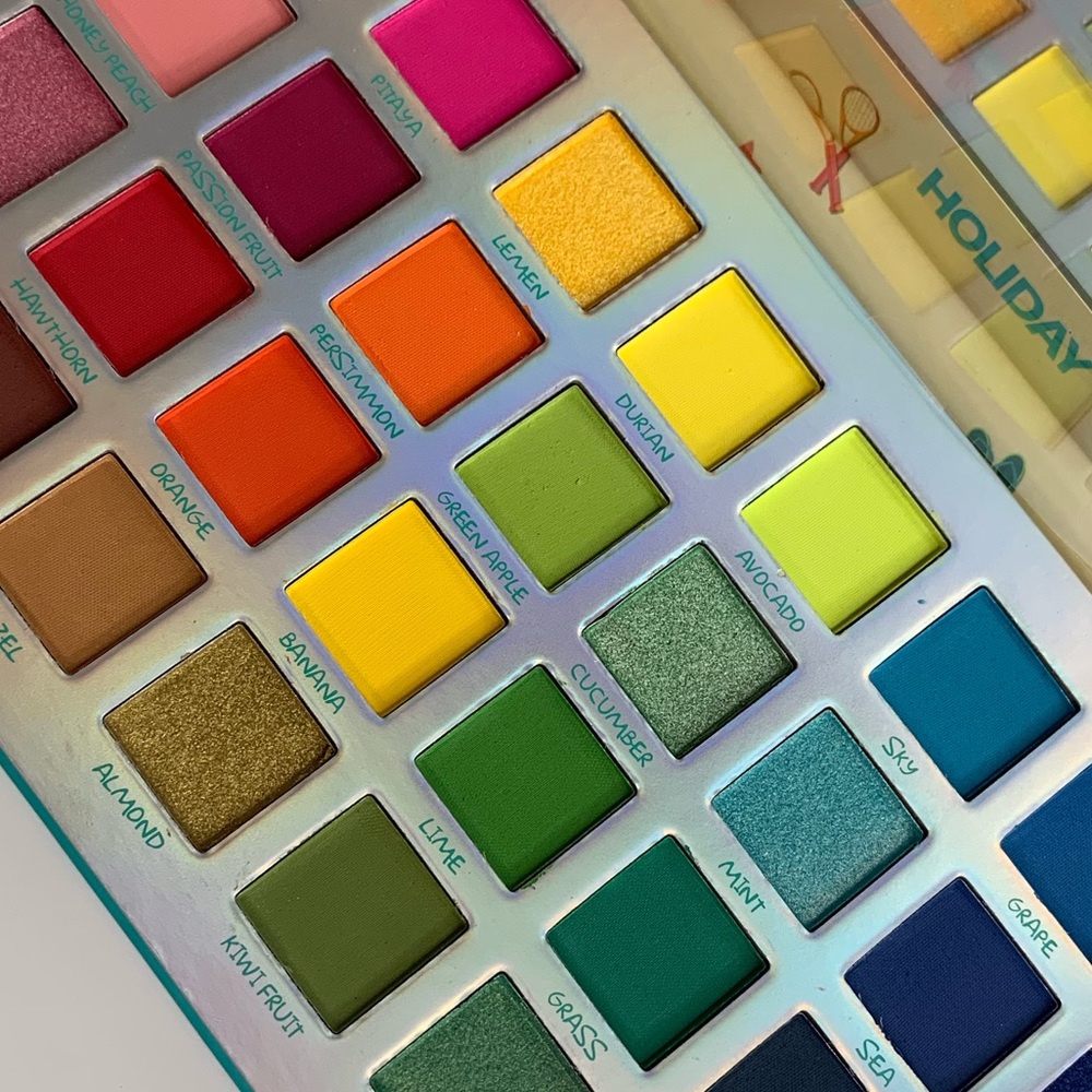(NEW)Beautiful Summer eyeshadow add all this cute Pallete  to your collection